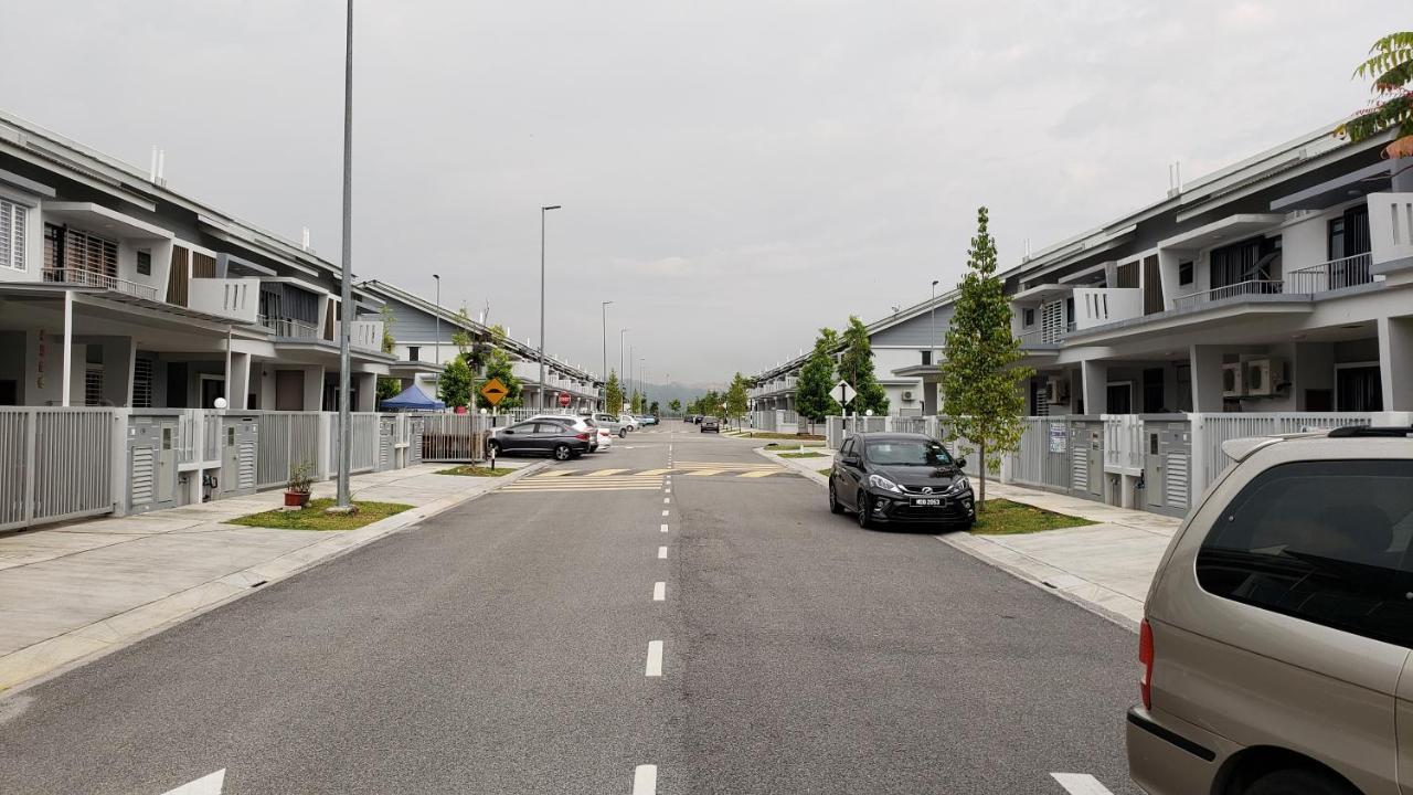 Sr Home-Stay @ Klia Kuala Lumpur Extérieur photo