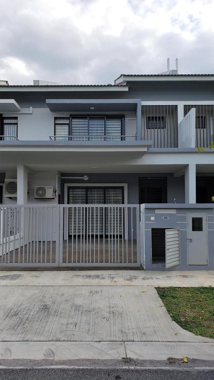 Sr Home-Stay @ Klia Kuala Lumpur Extérieur photo
